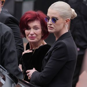 Nach Ozzy Osbournes Tod: Kelly verbrachte Nächte bei Mutter