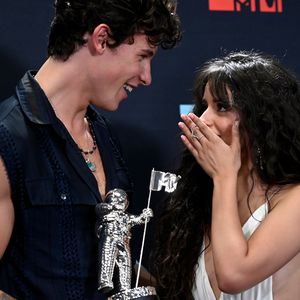 Shawn und Camila lassen sich gemeinsam Tattoos stechen