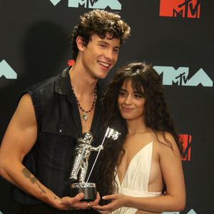 Nach Krisengerüchten: Shawn Mendes und Camila total verliebt