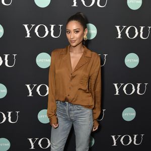Nach Baby-News: Shay Mitchell in lässigem Schwanger-Look