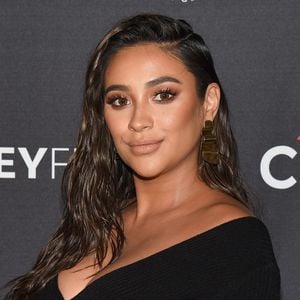 Auf Kurzwahl: Shay Mitchell bittet PLL-Kollegin um Mama-Rat