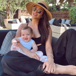Shay Mitchell enttäuscht: Baby Atlas sagt Papa statt Mama