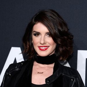MMVA-Trend? Shenae Grimes mit Doppel-Beinschlitz