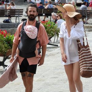 Urlaub mit Baby Isabel: Shia LaBeouf und Mia Goth in Italien
