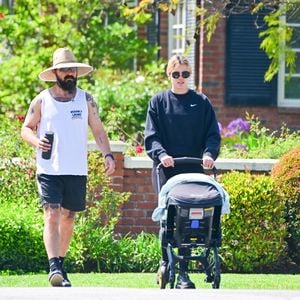 Nach Geburt: Shia und Mia Goth erstmals mit Baby gesichtet