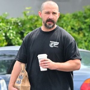 Hochzeitstag der Ex: Shia LaBeouf kahl geschoren unterwegs