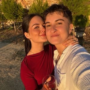 "Princess Charming"-Shirine mit Mitstreiterin Vanessa liiert