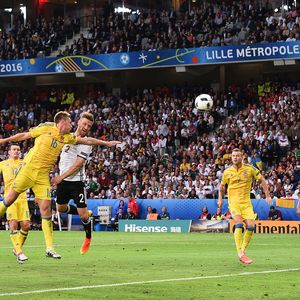 Heißer Daddy: Weltmeister Mustafi zeigt seine süße Tochter!