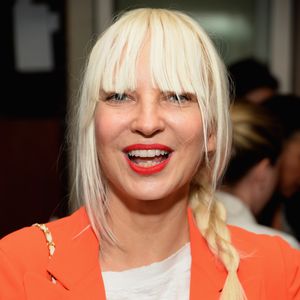 26 Monate Ehe: Sia reicht die Scheidung von Ehemann Dan ein