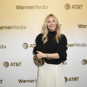 Trägt Sienna Miller hier etwa doch einen Verlobungsring?