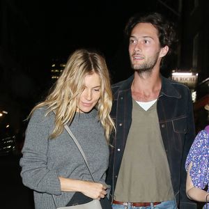 Sienna Miller und Oli Green zeigen sich verliebter denn je