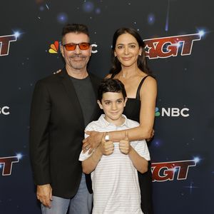 Selten: Simon Cowell mit Verlobter und Sohn Eric auf Event