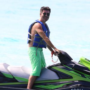 Nach Rücken-OP: Hier fährt Simon Cowell schon wieder Jetski!