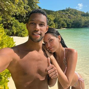 "Was ist das?": Simon Desue und Enisas erster Kuss war mies!