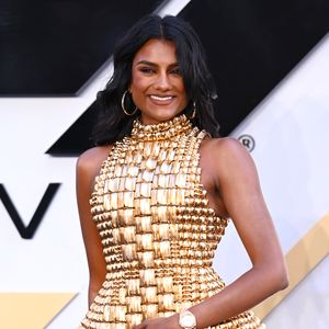 Trotz gelöschter Szene: Simone Ashley glänzt bei Premiere