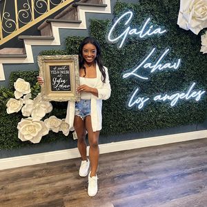 Frisch verlobt: Simone Biles hat ihr Brautkleid gefunden
