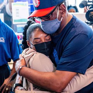 Nach Olympia-Drama: Simone Biles fällt Familie in die Arme