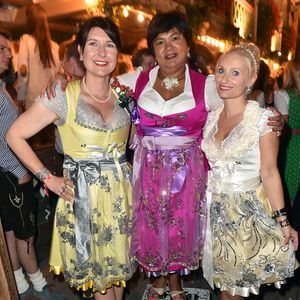 Dirndl-Gruß gen Thailand: Narumol voller Vorfreude