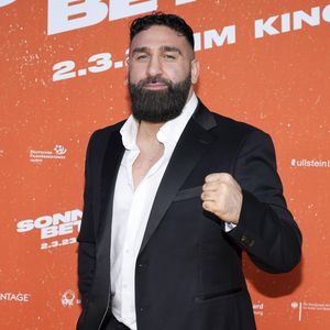 Sinan-G enthüllt seine früheren Suizidgedanken im Livestream