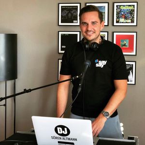 "Fischstäbchen & ne Alte": Sören Altmann sendet Bett-Grüße