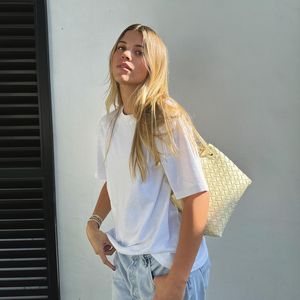 Traum in Weiß: Sofia Richie setzt ihre Babykugel in Szene!