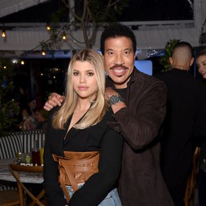 Zu klein für Megatruck: Sofia Richie kommt kaum in ihr Auto!
