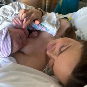Mandy Moore teilt intime Fotos von Geburt ihres Sohnes Oscar