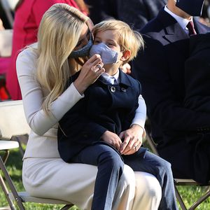 Ivanka Trump knallt mit Surfbrett an den Kopf ihres Sohnes