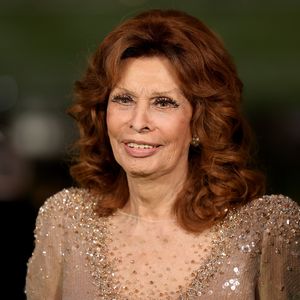 Sophia Loren (89) nach schwerem Sturz an der Hüfte operiert