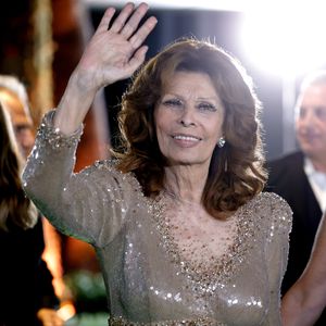 Fans feiern Filmdiva Sophia Loren an ihrem 90. Geburtstag