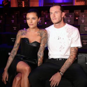 In der Türkei: Sophia Thomalla feuert Loris im Stadion an