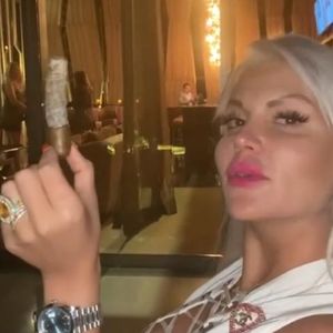Mann feiert sie: Sophia Vegas gönnt sich genüsslich Zigarren