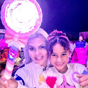Sophia Vegas und ihre Tochter Amanda strahlen auf süßem Foto