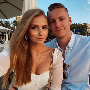 In Weiß: Kicker Bernd Leno und Sophie feiern zweite Hochzeit