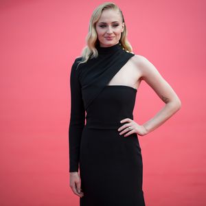 Nach Geburt: Sophie Turner kann endlich wieder Wein trinken
