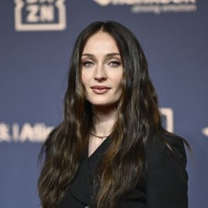 Dank brauner Haare wird Sophie Turner seltener erkannt
