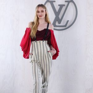 So schön strahlen Sophie Turner und Co. bei Fashion-Event!