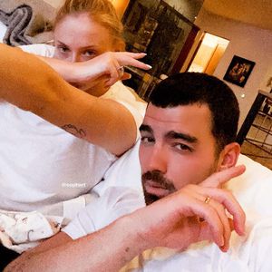 Nach Geburt: Joe Jonas postet erstes Bild mit Sophie Turner!
