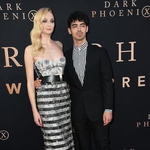 Star-Auflauf: Erste Pics von Sophie & Joes Pre-Wedding-Party