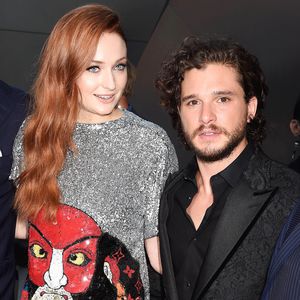 Kit Harington fand Kuss-Szene mit Sophie Turner "peinlich"