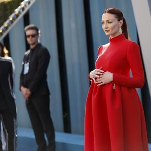 Sophie Turner macht Schwangerschaft bei Oscars offiziell