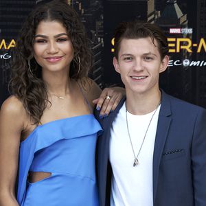 Sehr vertraut: Zendaya und Tom Holland posieren miteinander