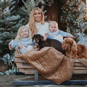 Stacey Solomon veröffentlicht "kitschige" Weihnachtskarte