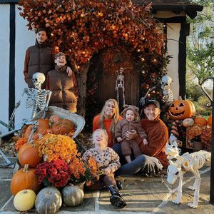 Skelette und Kürbisse: Stacey Solomon im Halloween-Fieber!