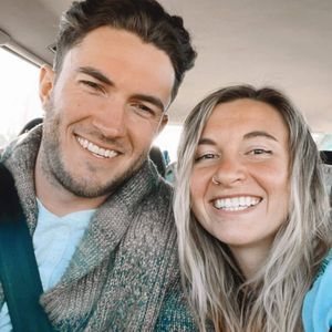 Junges Influencer-Paar stirbt bei einem schweren Autounfall