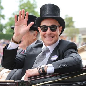 König Charles empfängt Stanley Tucci beim Royal Ascot 2026