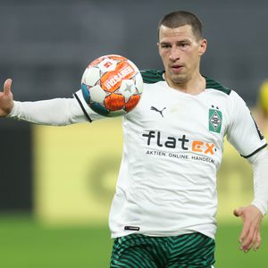 Krebsdiagnose: Stefan Lainer wird von Kollegen unterstützt