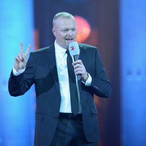 Feierlich zum Finale: Stefan Raab läutet TV-Endspurt ein