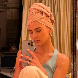 Selbstbräuner-Fail: Steffi Giesinger zeigt orangen Spray-Tan