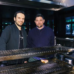 "Du Pimmel": Steffen Henssler schickt Tim Mälzer Nachricht
